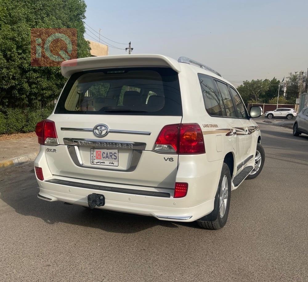 تۆیۆتا لاند کروزەر